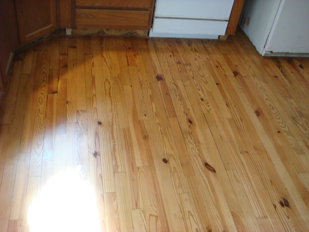 Knotty pine hardwood flooring repairs sanding & refinishingdsc06013
